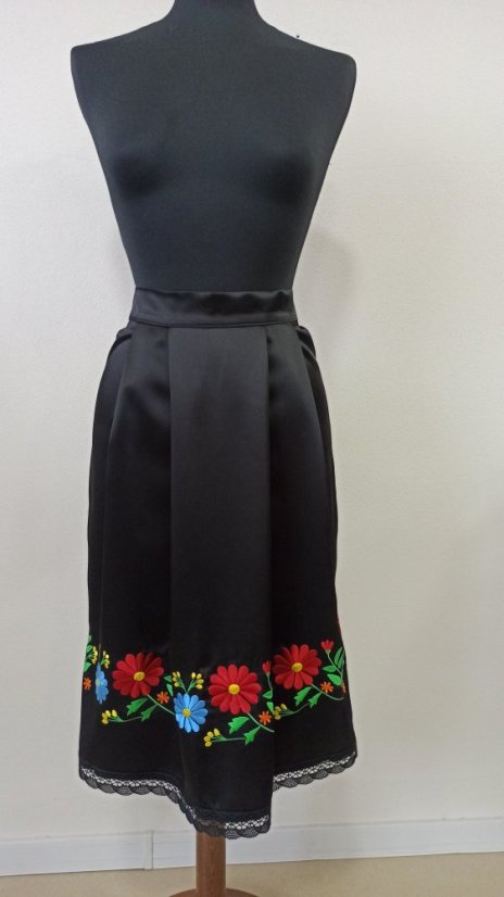 Vyšívaná zástera - Monika