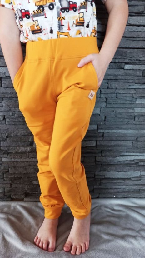 Detské úpletové tepláky – škoricová farba - Veľkosť: 110