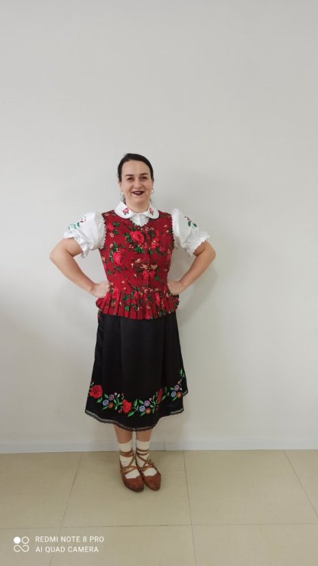 Vyšívaná zástera - Dana