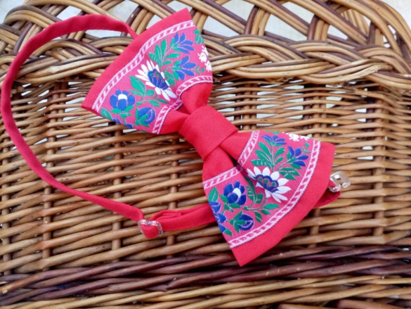 Folklórny motýlik -UNI