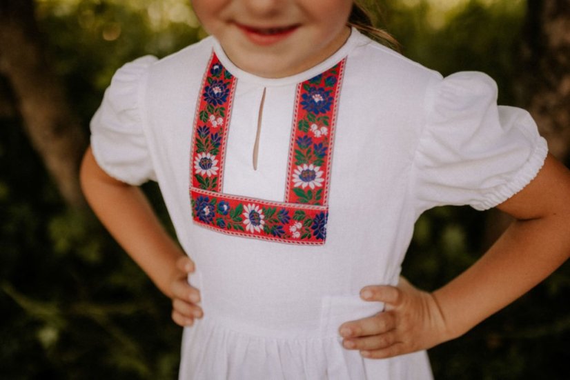 Folklórne šaty so stuhou - Veľkosť: 98