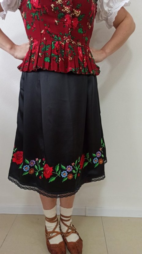 Vyšívaná zástera - Dana