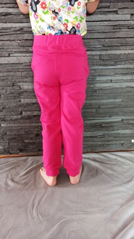 Detské úpletové tepláky – cyklaménová farba