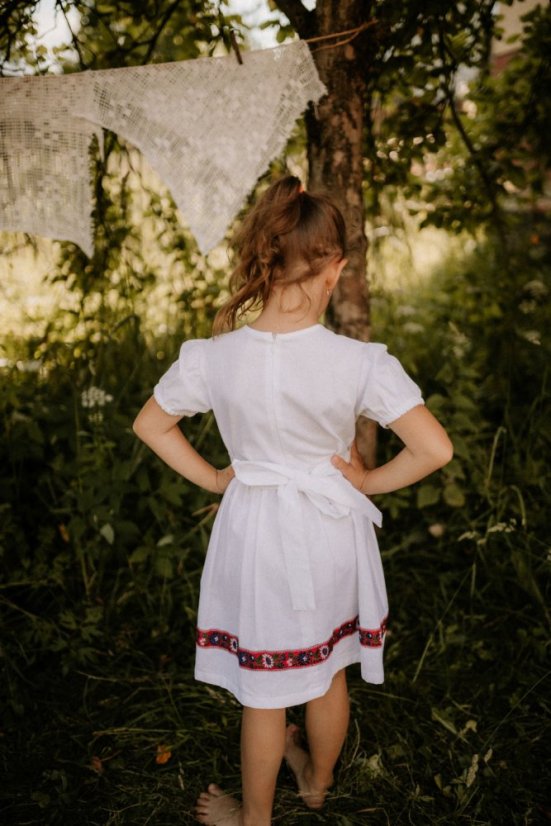 Folklórne šaty so stuhou - Veľkosť: 98
