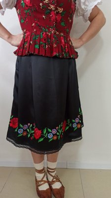 Vyšívaná zástera - Dana